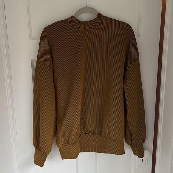ZARA black and gold striped pullover with zipper neck and velvet pull string. - Picture 4 of 4